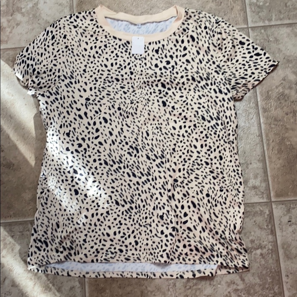 NWT.  Ladies top.  Size xl.